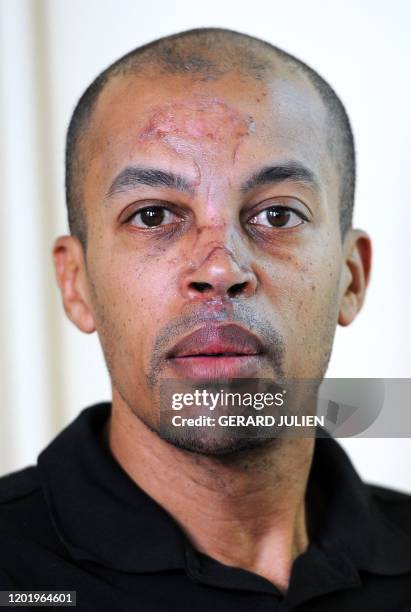 Le champion d'athlétisme français Stéphane Diagana s'exprime pendant une conférence de presse, le 7 avril 2011 au club de la presse à Marseille, à...