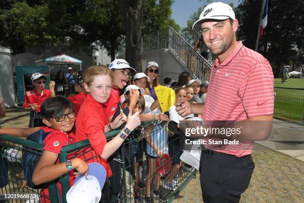 Scottie Scheffler signs autographs for fans prior to the World Golf Championships-Mexico Championship at Club de Golf Chapultepec on February 19,...