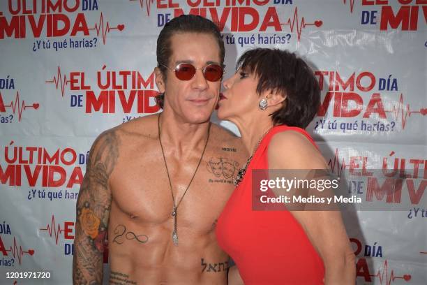 Fernando Carrillo and Maribel Fernandez 'La Pelangocha' pose for photos during a photocall for the play 'El Ultimo Dia de Mi Vida' at Tepeyac on...