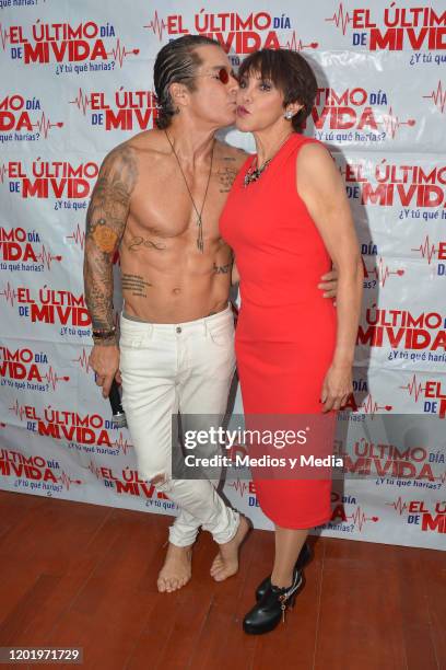 Fernando Carrillo and Maribel Fernandez 'La Pelangocha' pose for photos during a photocall for the play 'El Ultimo Dia de Mi Vida' at Tepeyac on...