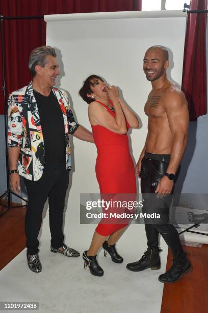 Antonio Escobar, Maribel Fernandez 'La Pelangocha', and Leopoldo Dubuc pose for photos during a photocall for the play 'El Ultimo Dia de Mi Vida' at...