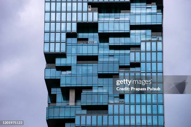 facade of modern office building - sede central - fotografias e filmes do acervo