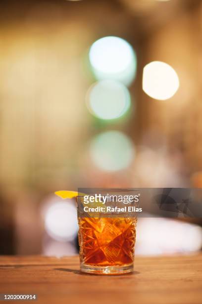 old fashioned cocktail - whisky cocktails stock pictures, royalty-free photos & images