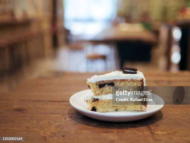 cookie cake slice at the coffee shop - cake slices imagens e fotografias de stock