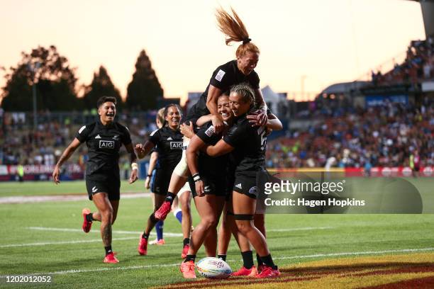 Stacey Fluhler of New Zealand celebrates with teammates after scoring a try during the Cup Final match between Canada and New Zealand at the 2020...