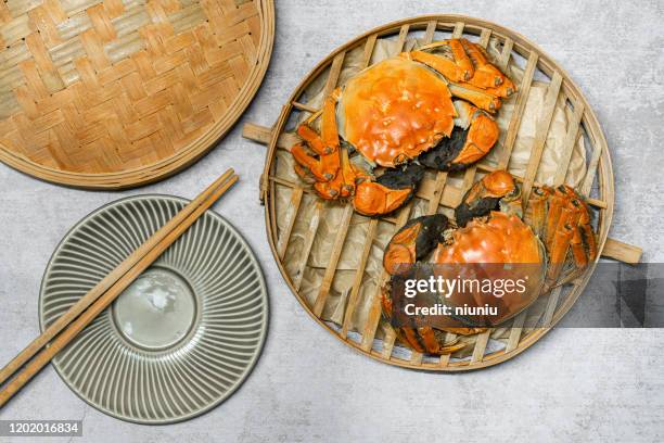 cooked crab, crab shell，eriocheir sinensis，crab claw，chinese hairy crab, hairy crab, blue crab, shanghai hairy crab，over white background，chinese crab - hairy asian stock pictures, royalty-free photos & images