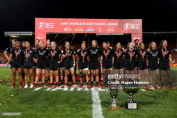 New Zealand players sing a waiata after winning their respective Cup Final matches at the 2020 HSBC Sevens at FMG Stadium Waikato on January 26, 2020...