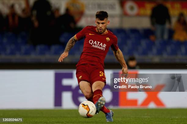 Carles Perez of AS Roma scores the opening goal during the UEFA Europa League round of 32 first leg match between AS Roma and KAA Gent at Stadio...