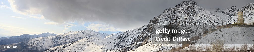 Montanhas cobertas de neve, Teerão, Irão