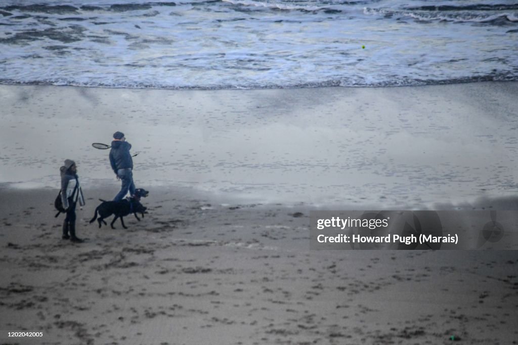 A Beach Couple Hoop & Ball