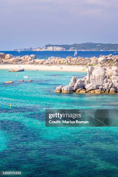 scenic view of the island of lavezzi with turquoise sea, beach and amazing granite boulders, strait of bonifacio, corse-du-sud, corsica, france, europe. - corse du sud fotografías e imágenes de stock