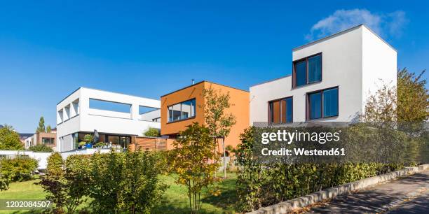 germany, thuringia, weimar, residential area neues bauen am horn, modern houses - weimar foto e immagini stock