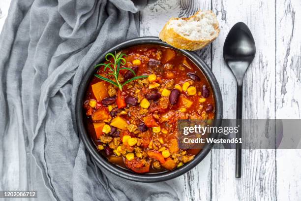 overhead view of bowl of vegetarian chili con carne - chili con carne stock pictures, royalty-free photos & images