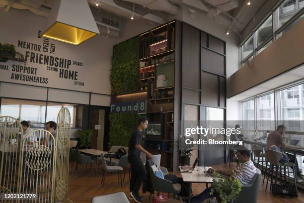 Singapore Property Skyline Photos and Premium High Res Pictures - Getty ...
