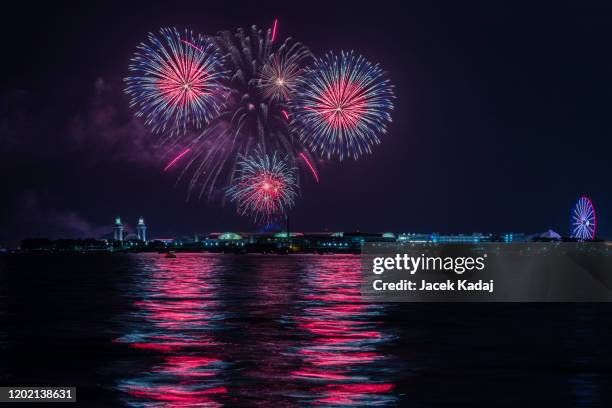 fireworks over navy pier - lake superior - fotografias e filmes do acervo