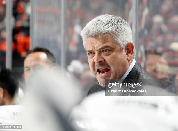 Head Coach of the Los Angeles Kings Todd McLellan reacts on the bench during the first period against the Philadelphia Flyers on January 18, 2020 at...