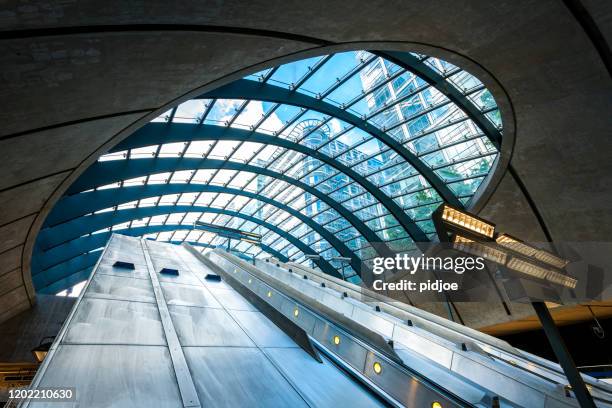 u-bahn-station london uk - londoner u bahn stock-fotos und bilder