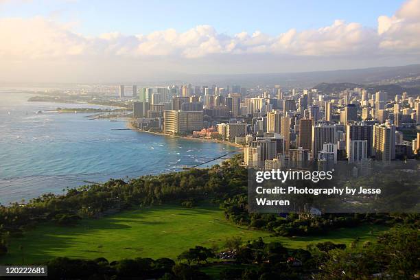 honolulu skylineffrom diamond head - havai imagens e fotografias de stock