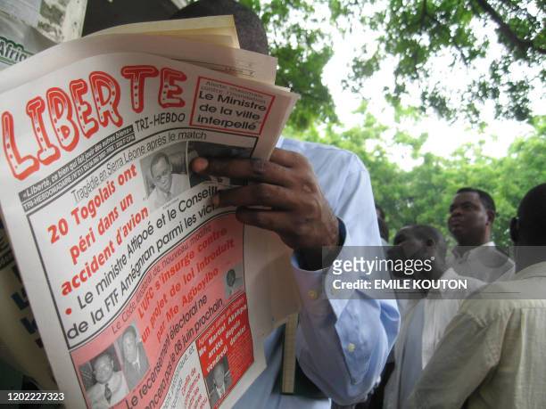 Man reads the news of the helicopter crash that killed 22 people on board at a newspaper stand in Lome, 04 June 2007. A Russian co-pilot was the only...