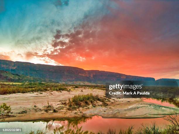 dramatic west texas sunset - west texas imagens e fotografias de stock