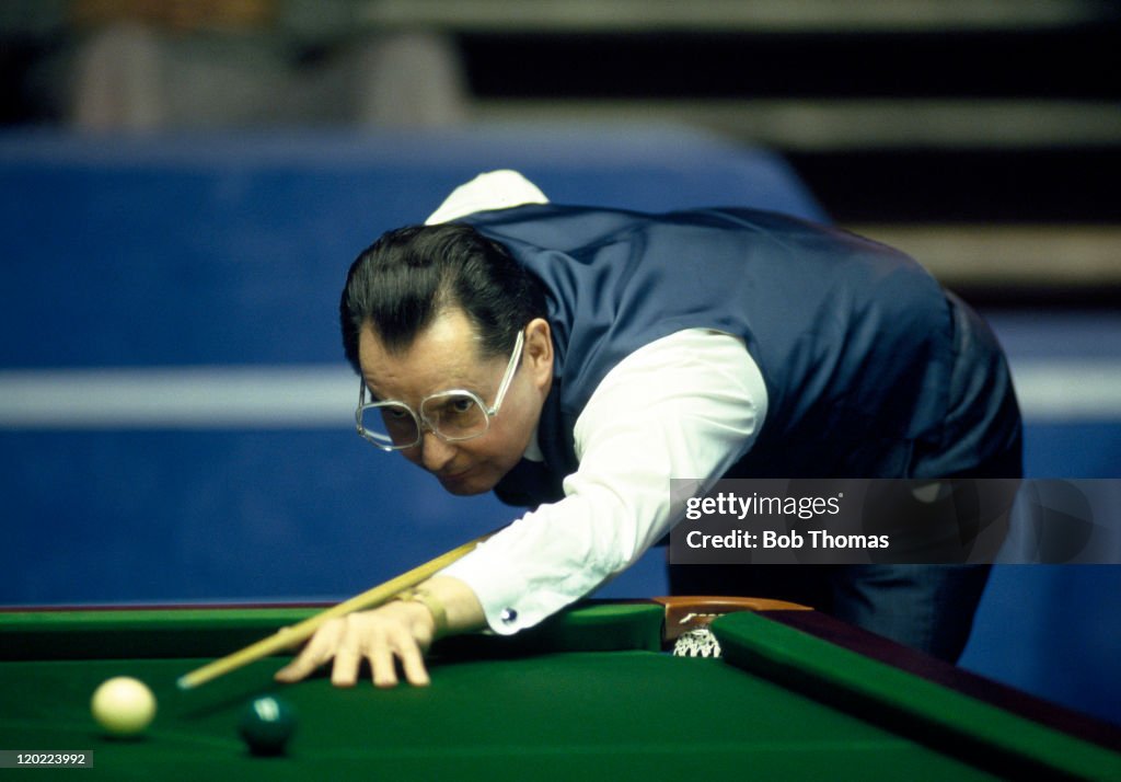 Reardon Raffe Ray Reardon of England playing in the World Snooker Championship at ...