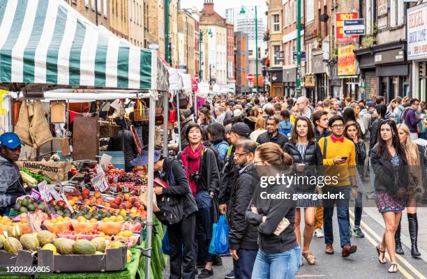 crowded brick lane, london - tower hamlets stock-fotos und bilder