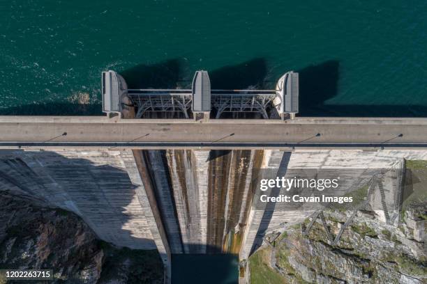 luna's dam from aerial view - energía hidroeléctrica fotografías e imágenes de stock