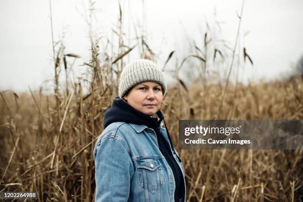 portrait of a 40 years old woman in a hat outdoors - 40 49 years ストックフォトと画像