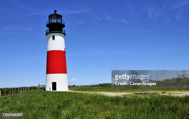 the sankaty lighthouse on nantucket island, massachusetts - red beacon stock pictures, royalty-free photos & images