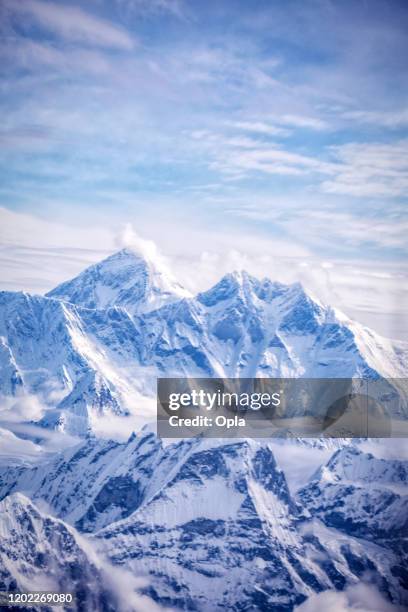 mount everest, himalaya - mount everest stockfoto's en -beelden