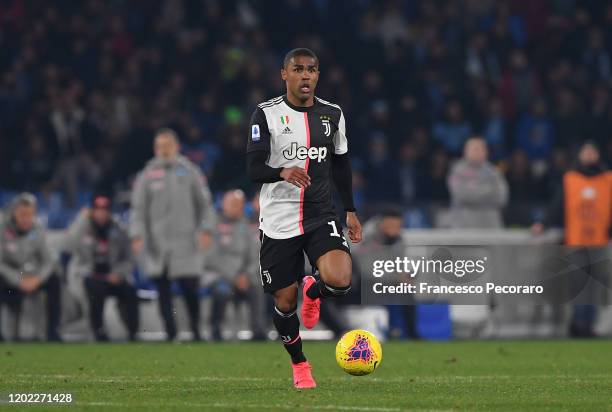 Douglas Costa of Juventus during the Serie A match between SSC Napoli and Juventus at Stadio San Paolo on January 26, 2020 in Naples, Italy.