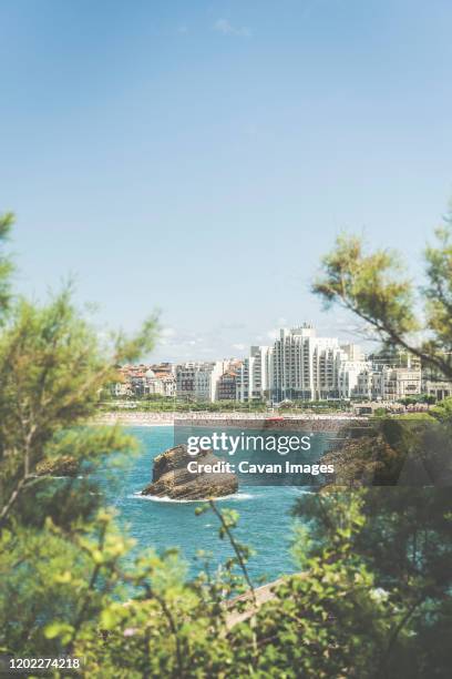 the grand plage of biarritz - biarritz fotografías e imágenes de stock