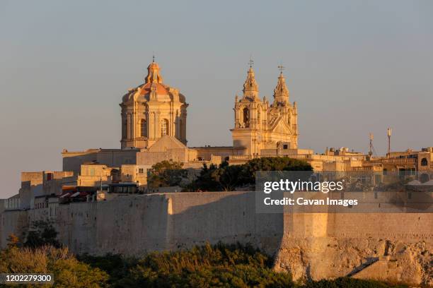 mdina at sunset in malta - mdina stock pictures, royalty-free photos & images
