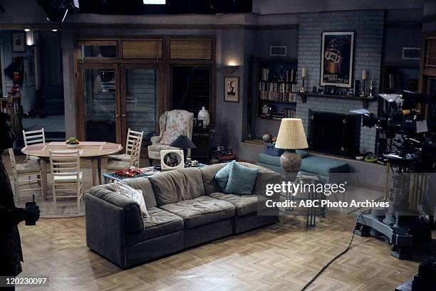 90s Tv Living Room Photos and Premium High Res Pictures - Getty Images
