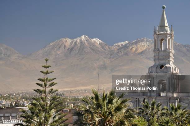 arequipa volcanos and cathedral - arequipa peru stock pictures, royalty-free photos & images