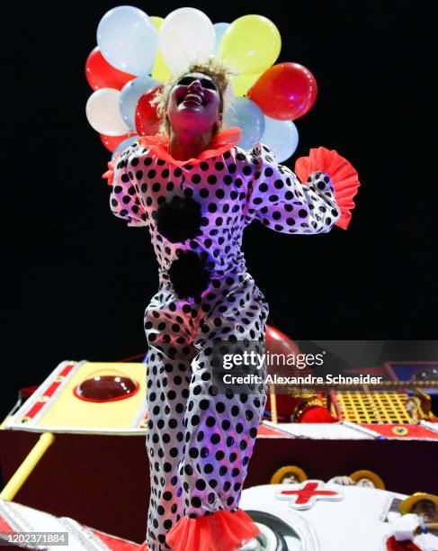 Member of the Dragoes da Real Samba School performs on top of a float during the parade at Anhembi Sambadrome of Sao Paulo on February 21, 2020 in...