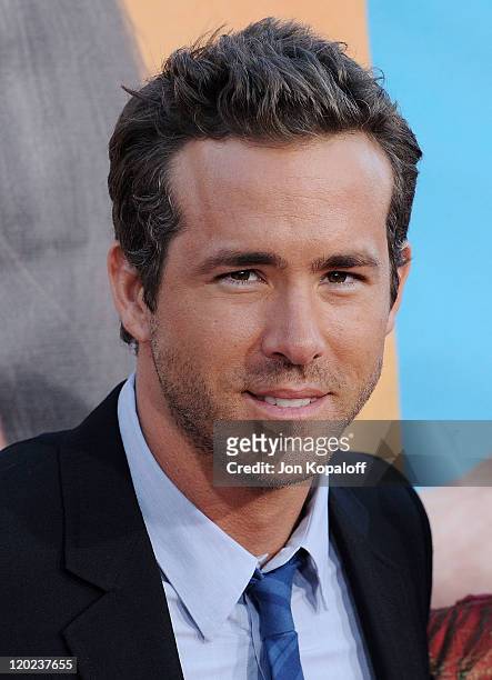 https://media.gettyimages.com/id/120237655/photo/westwood-ca-actor-ryan-reynolds-arrives-at-the-los-angeles-premiere-the-change-up-at-manns.jpg?s=612x612&w=gi&k=20&c=aQalLoW7QOBnBOCkFbU6FhDhXVYEY0SZpJh-EzIUd00=