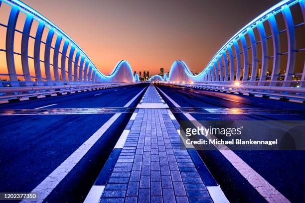 meydan bridge - dubai - sunset - dubai bridge stock pictures, royalty-free photos & images