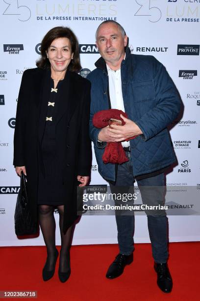 Carole Amiel and a guest attend the 25th "Lumieres De La Presse Internationale" Ceremony on January 27, 2020 in Paris, France.