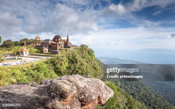 buddhistischer tempel wat sampov pram kambodscha - kambodscha stock-fotos und bilder