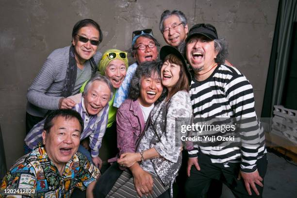 group commemorative photo of old friends of senior generation who have enjoyed the funk band for many years - years of appassionata friends forever stockfoto's en -beelden