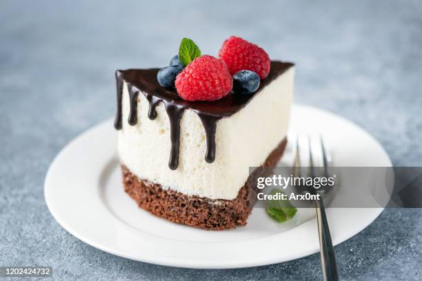 souffle cheesecake with chocolate glaze - tart dessert stock pictures, royalty-free photos & images