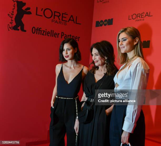 February 2020, Berlin: The brand ambassadors Lena Meyer-Landrut , Iris Berben and Stefanie Giesinger at the opening of the L'Oreal Paris Bar Room No....