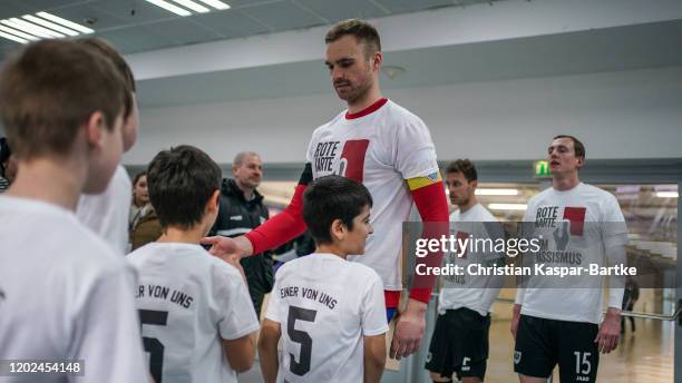 Jan Kirchhoff of KFC Uerdingen wears a shirt with a print " Red card against racism ) during the 3. Liga match between KFC Uerdingen and Preussen...