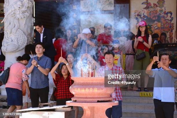 religious people infront of a temple - thean hou stock pictures, royalty-free photos & images