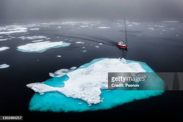 80th parallel north - arctic images stock-fotos und bilder