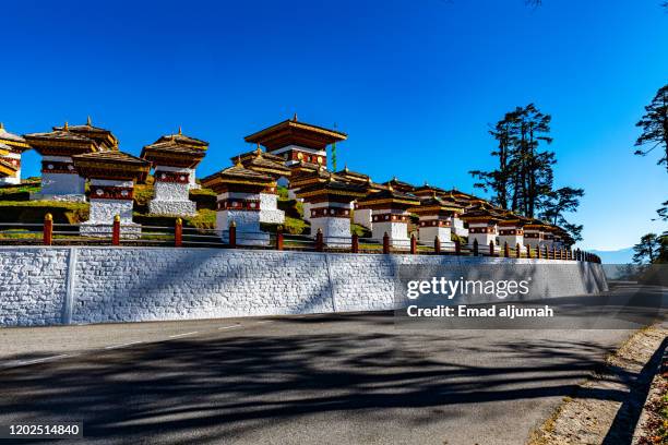 druk wangyal chortens at dochula pass, bhutan - east bhutan stock pictures, royalty-free photos & images