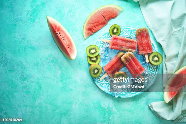 watermelon kiwi fruit popsicle's on ice - kiwi juice stock pictures, royalty-free photos & images