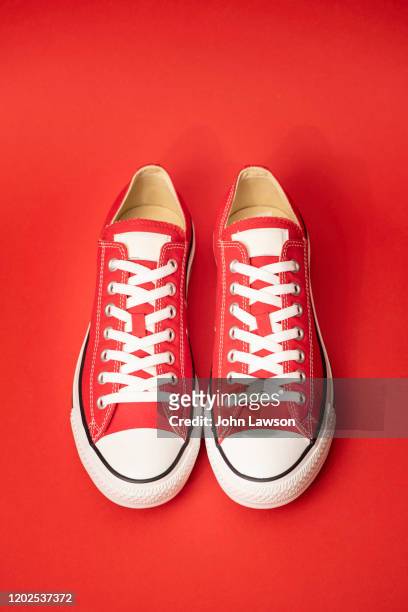 sneakers - red shoe stock-fotos und bilder