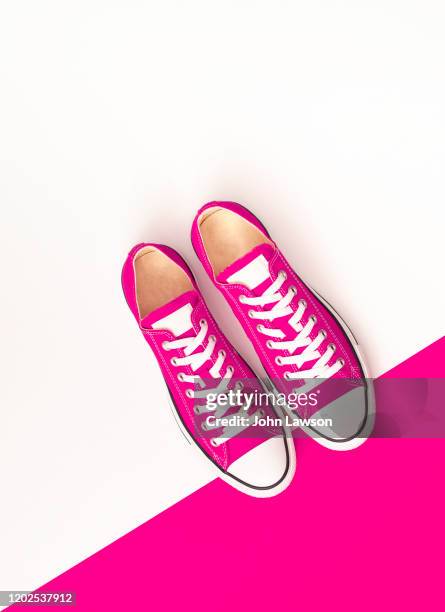 sneakers - pink shoe stock-fotos und bilder